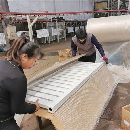 生产钢制柱式散热器  壁挂式低碳钢二柱暖气片 家用暖气片 欢迎创新实体厂家
