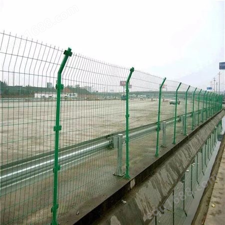 现货双边丝护栏网 高速公路护栏 水渠园林景区防护隔离栅栏