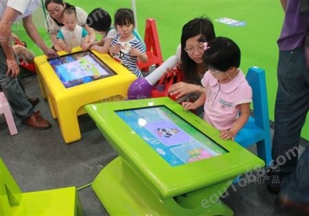 少儿触摸桌 学前学习设备 儿童教学游戏互动屏幕 行知教育装备厂商